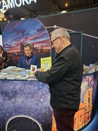 El concejal de Turismo presenta el Proyecto de la Margen Izquierda del Río Duero en FITUR 2026.